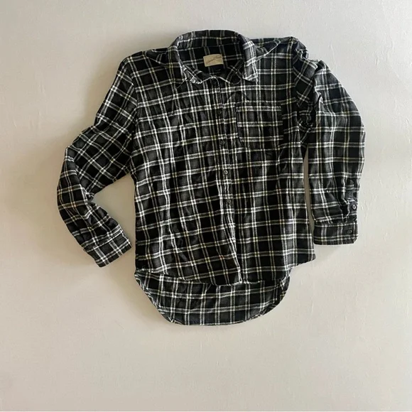 Universal Thread, Black and White Relaxed Fit Flannel Size Small - Picture 1 of 5
